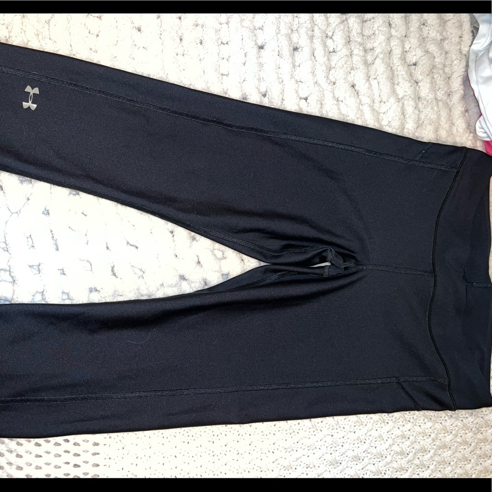 Black Under Armour cropped leggings